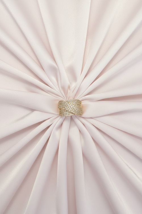 Anillo Pavé Dorado — Flat Lay