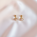 Aretes Corazón Flat Lay