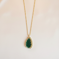 Collar Piedra Verde — Flat Lay Seda Lisa