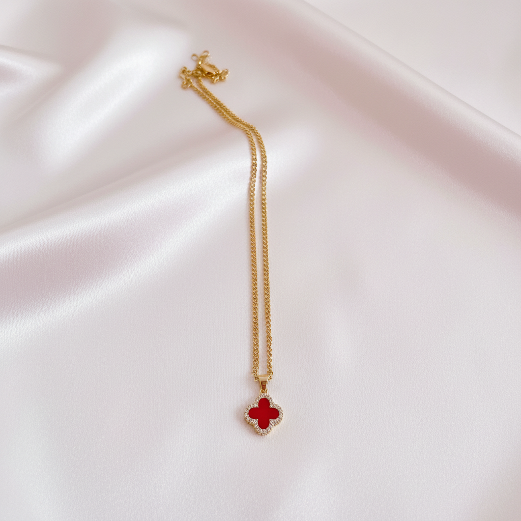 Flat lay - Trébol Rojo Dorado