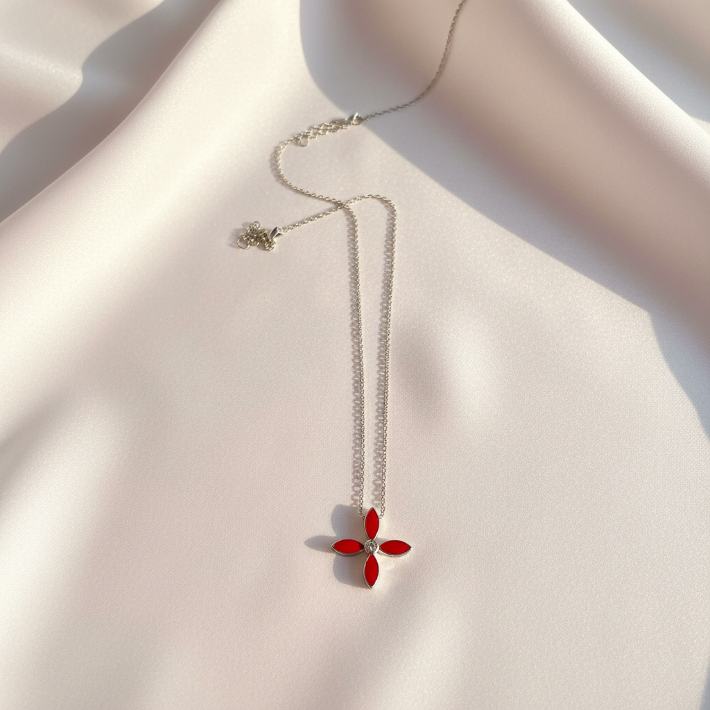 Flat lay - Trébol Rojo Plateado