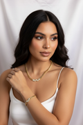 Set Cubano Gold Corazones con modelo